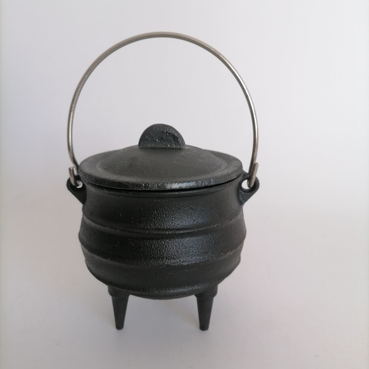 Magic Cast Iron Witch Cauldron for Halloween Decoration