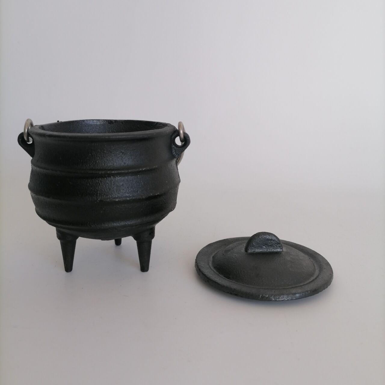Magic Cast Iron Witch Cauldron for Halloween Decoration