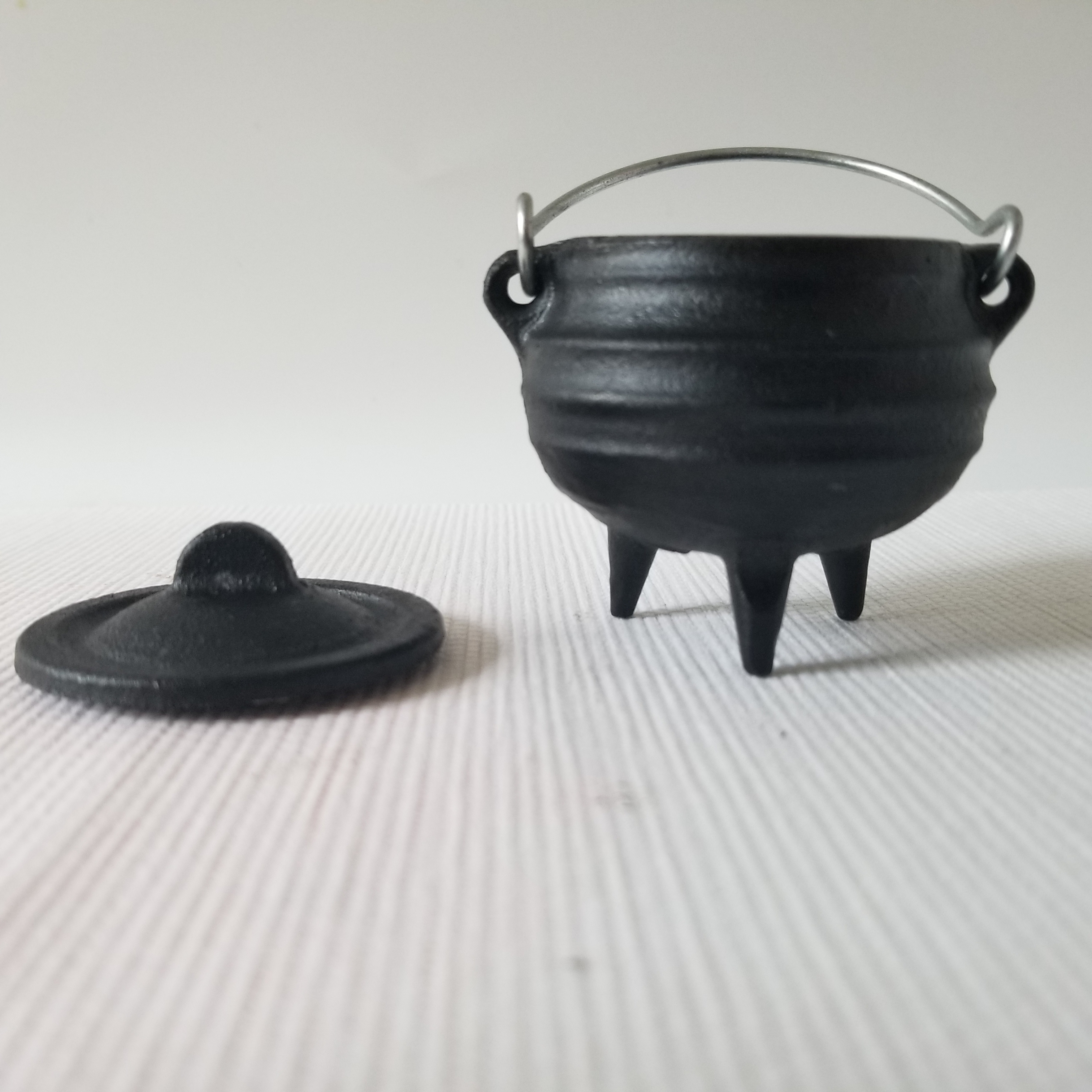 mini witch cauldron 2