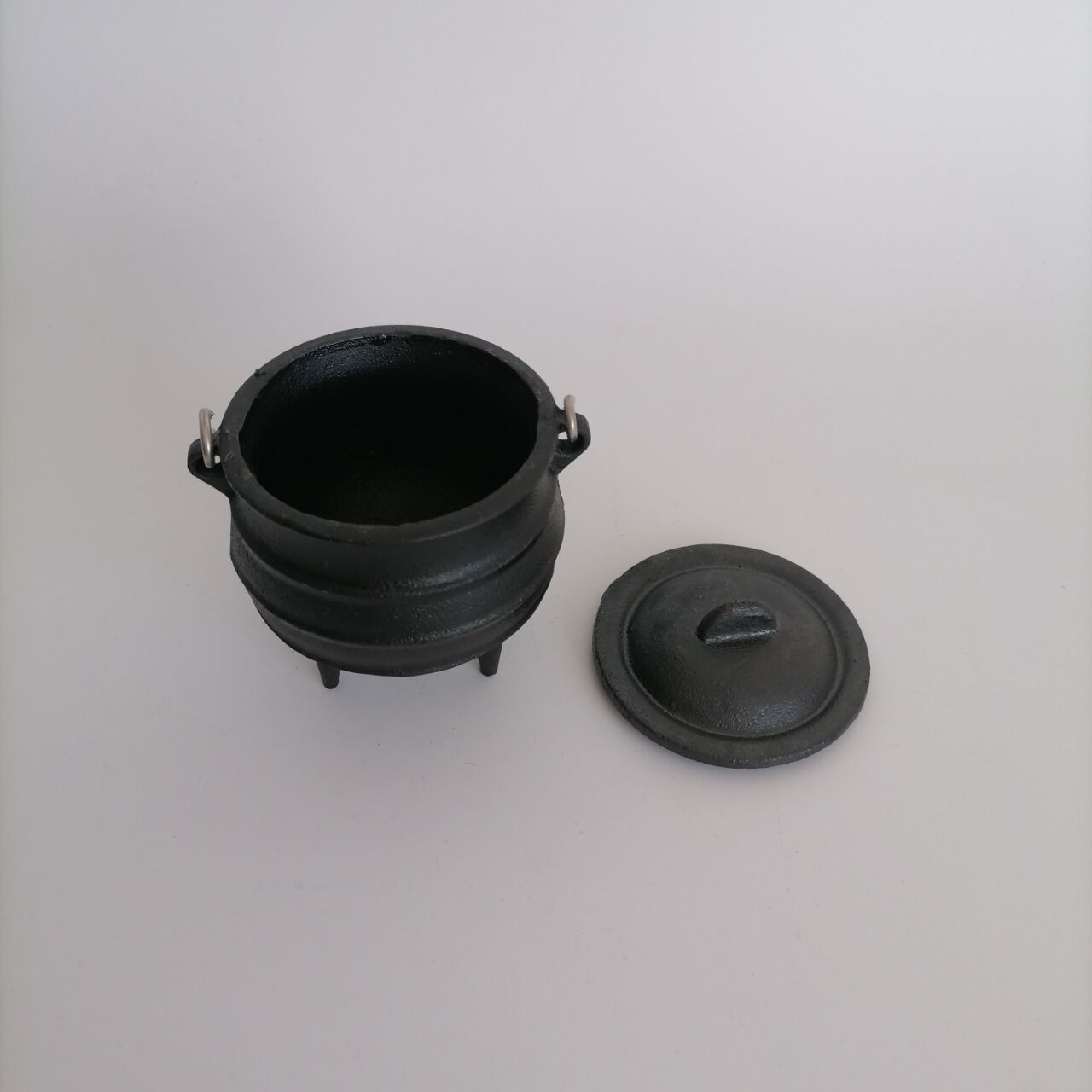 Magic Cast Iron Witch Cauldron for Halloween Decoration